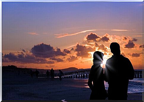 couple-talking-at-sunset