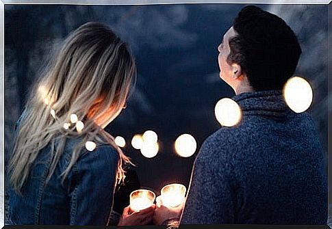 Couple talking with tealights