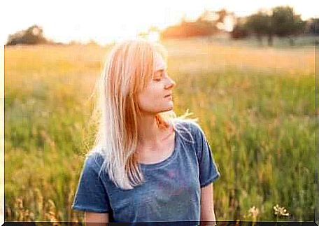 Girl with closed eyes in the countryside.