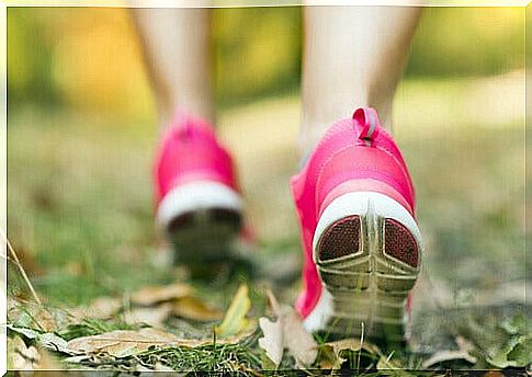 Walking outdoors: a benefit for the mind